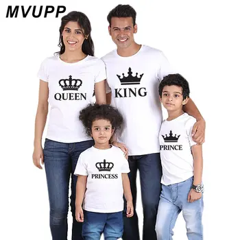 Familie de potrivire haine haine arată tatăl, mama, fiul, fiica coroana tricou haine tati mami și cu mine copilul rochii regele regina